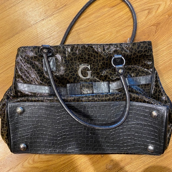 Guess duffel bag. - Picture 1 of 1